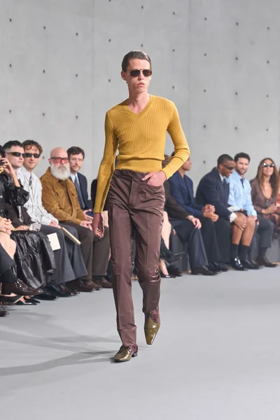 Look 27
